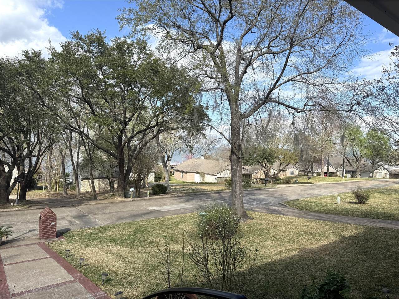 220 Lake Oaks Boulevard - Photo 1