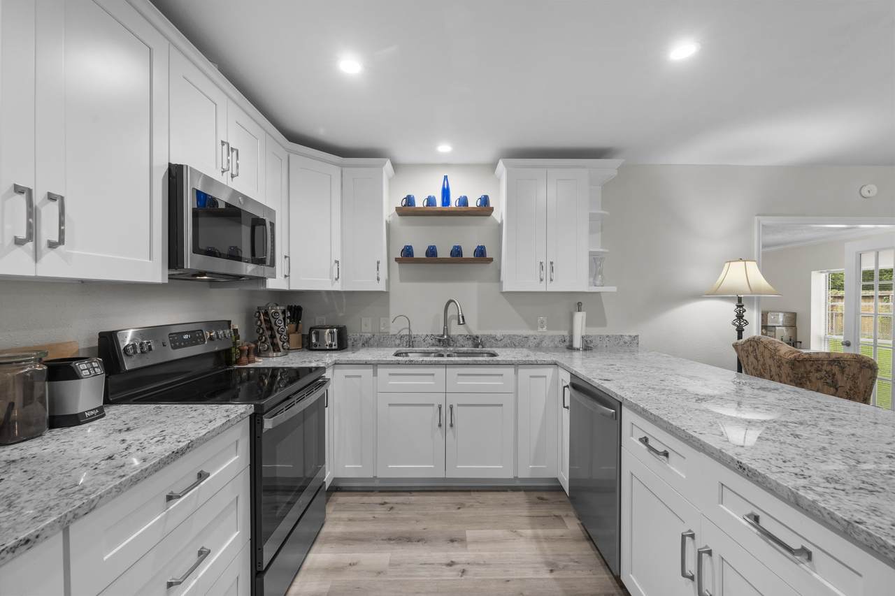 209 Summit Drive - Photo 1
