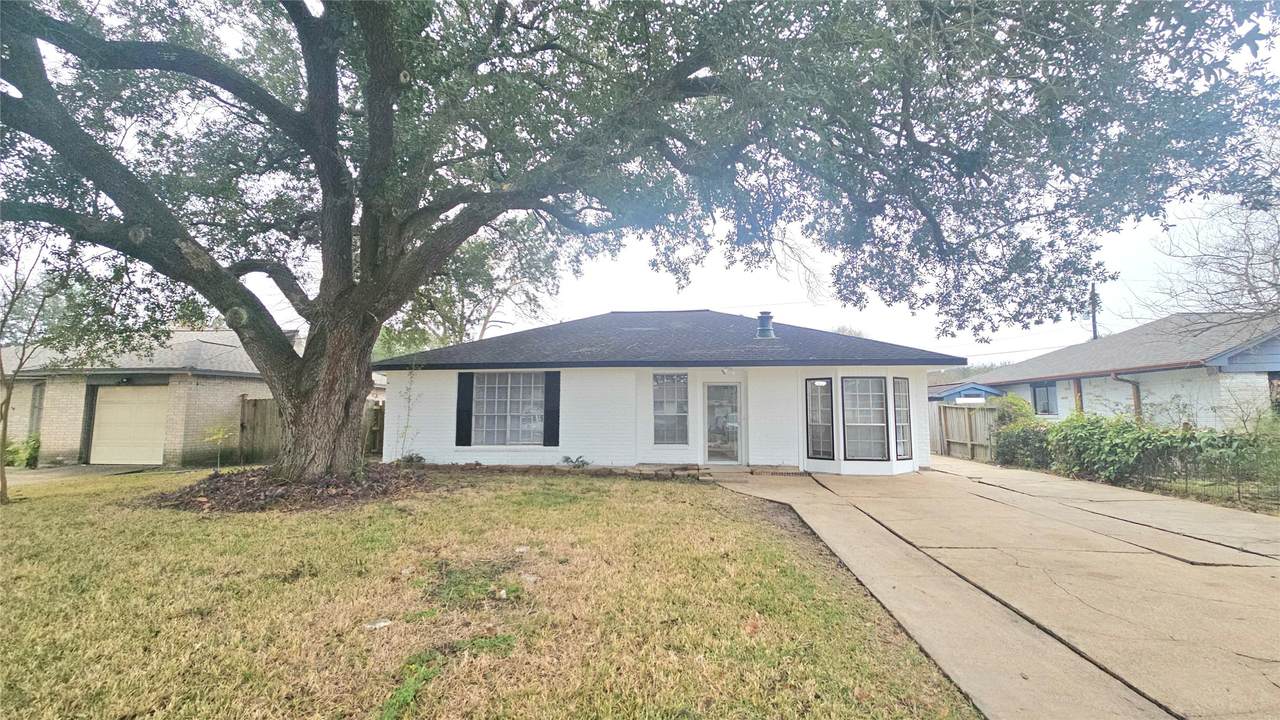 210 Brigadoon Lane - Photo 1