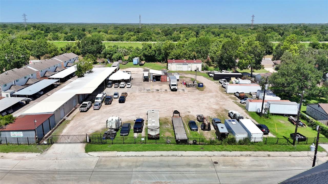 1915 Sherwood Forest Street - Photo 1