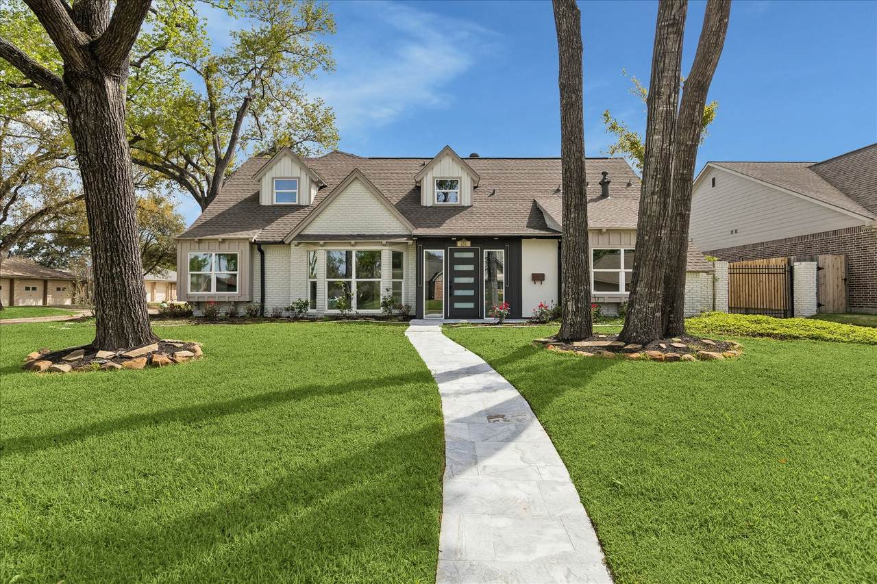 2302 Brooktree Drive - Photo 1