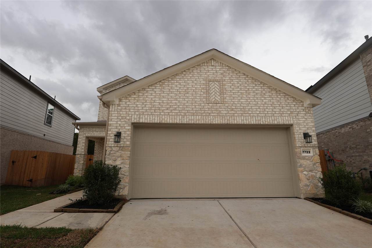 7722 Bergamot Cir - Photo 1