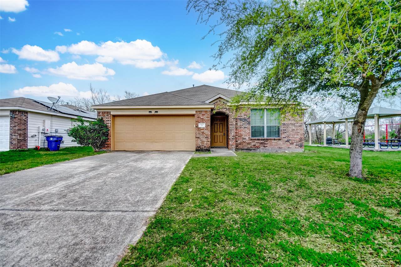 26 Golden Oak Drive - Photo 1