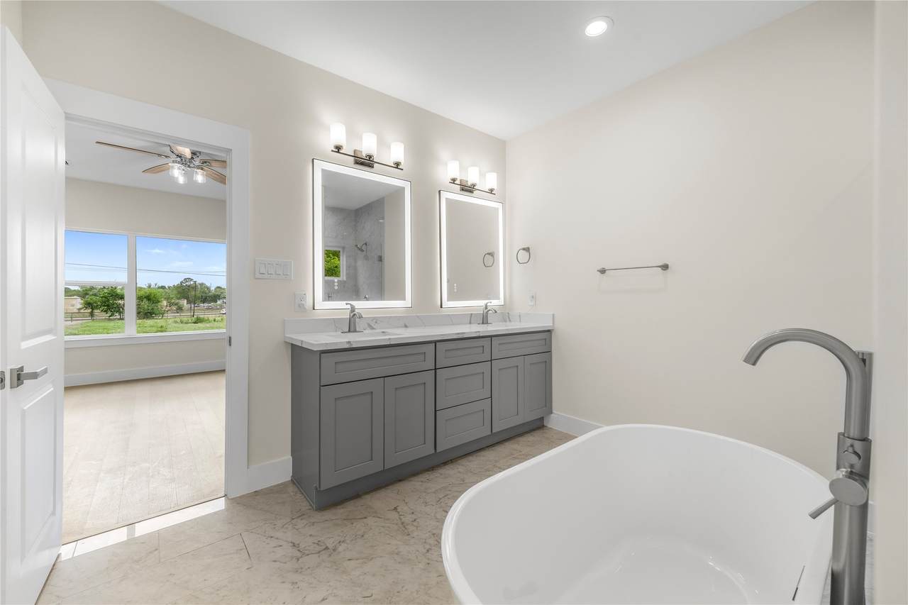 3828 Lockhart Street - Photo 1