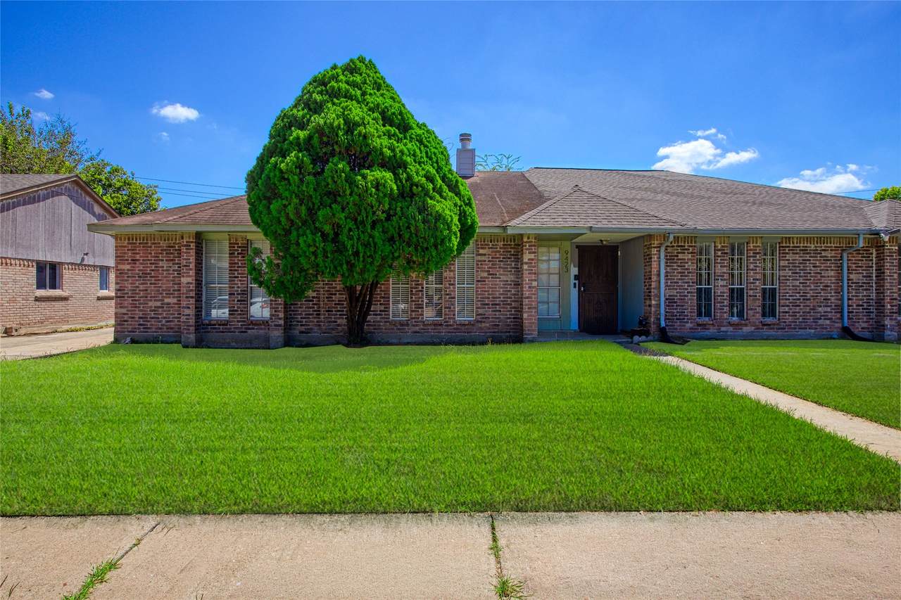 9423 Bollingbrook Drive - Photo 1