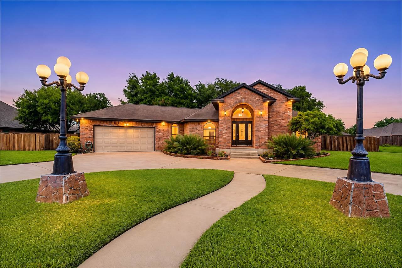208 Tracy Street - Photo 1