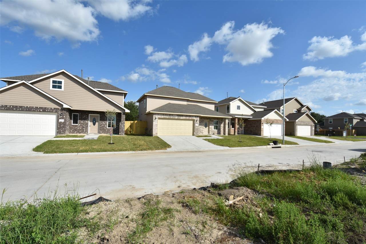 2815 Pine Estate Lane - Photo 1