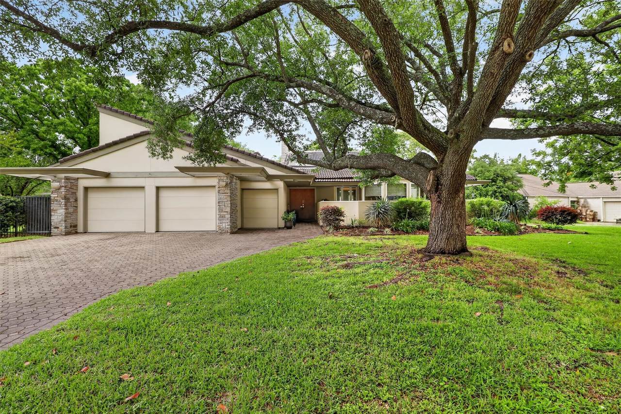 8215 Amber Cove Drive - Photo 1