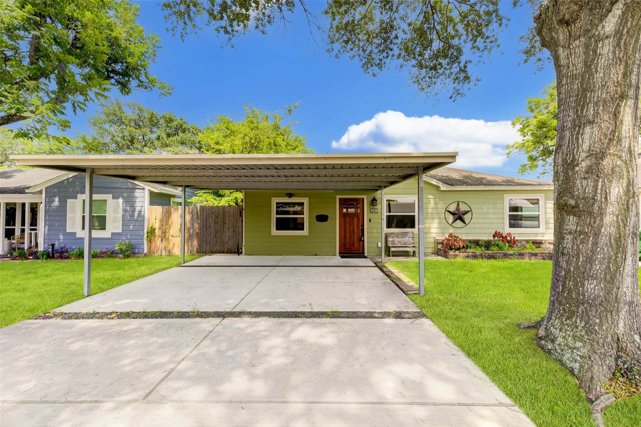 1634 Walton Street - Photo 1
