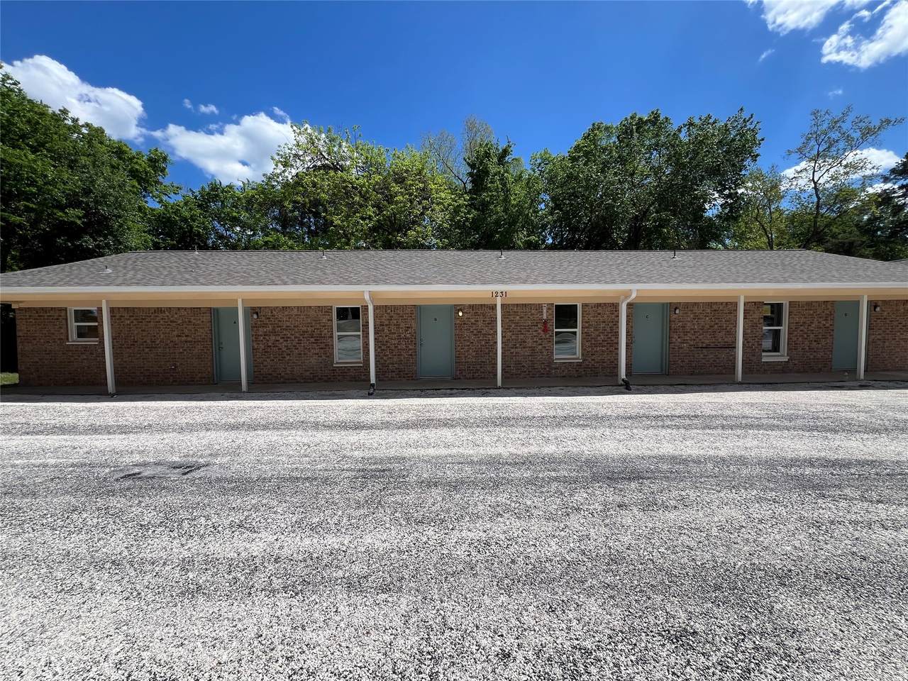 1231 Sycamore Avenue - Photo 1