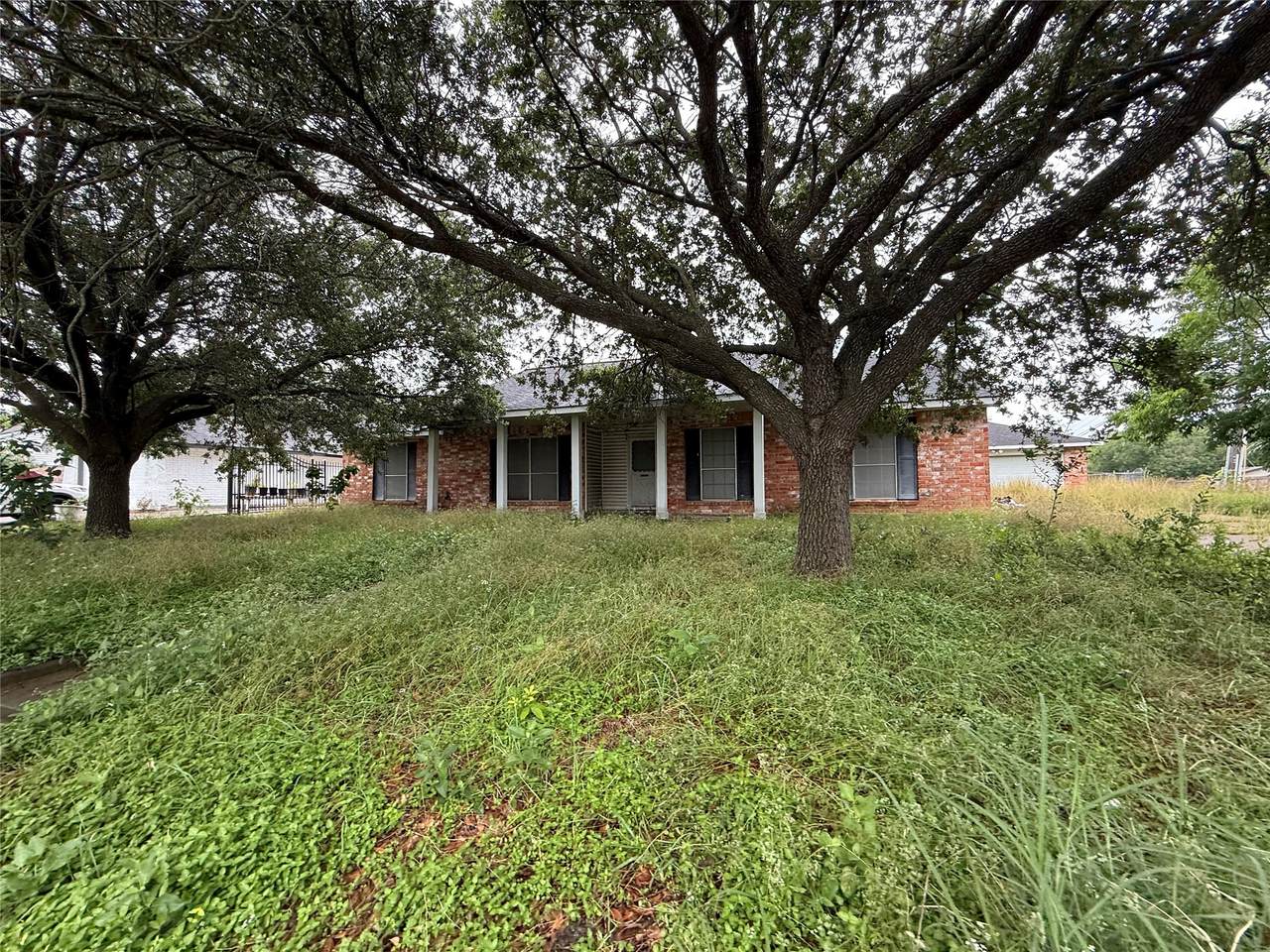 11623 Bellfort Avenue - Photo 1