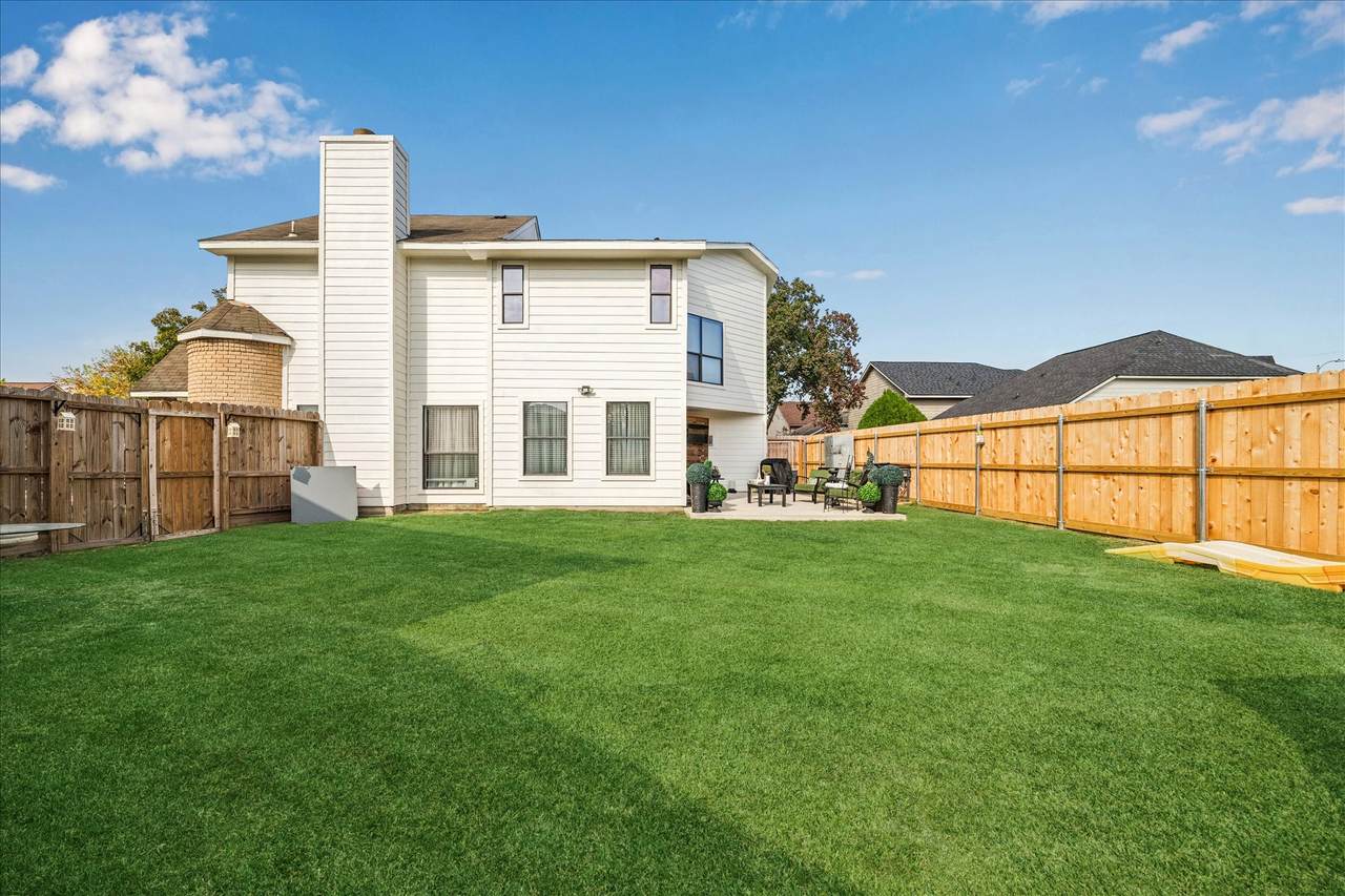 1510 Chertsey Circle - Photo 1