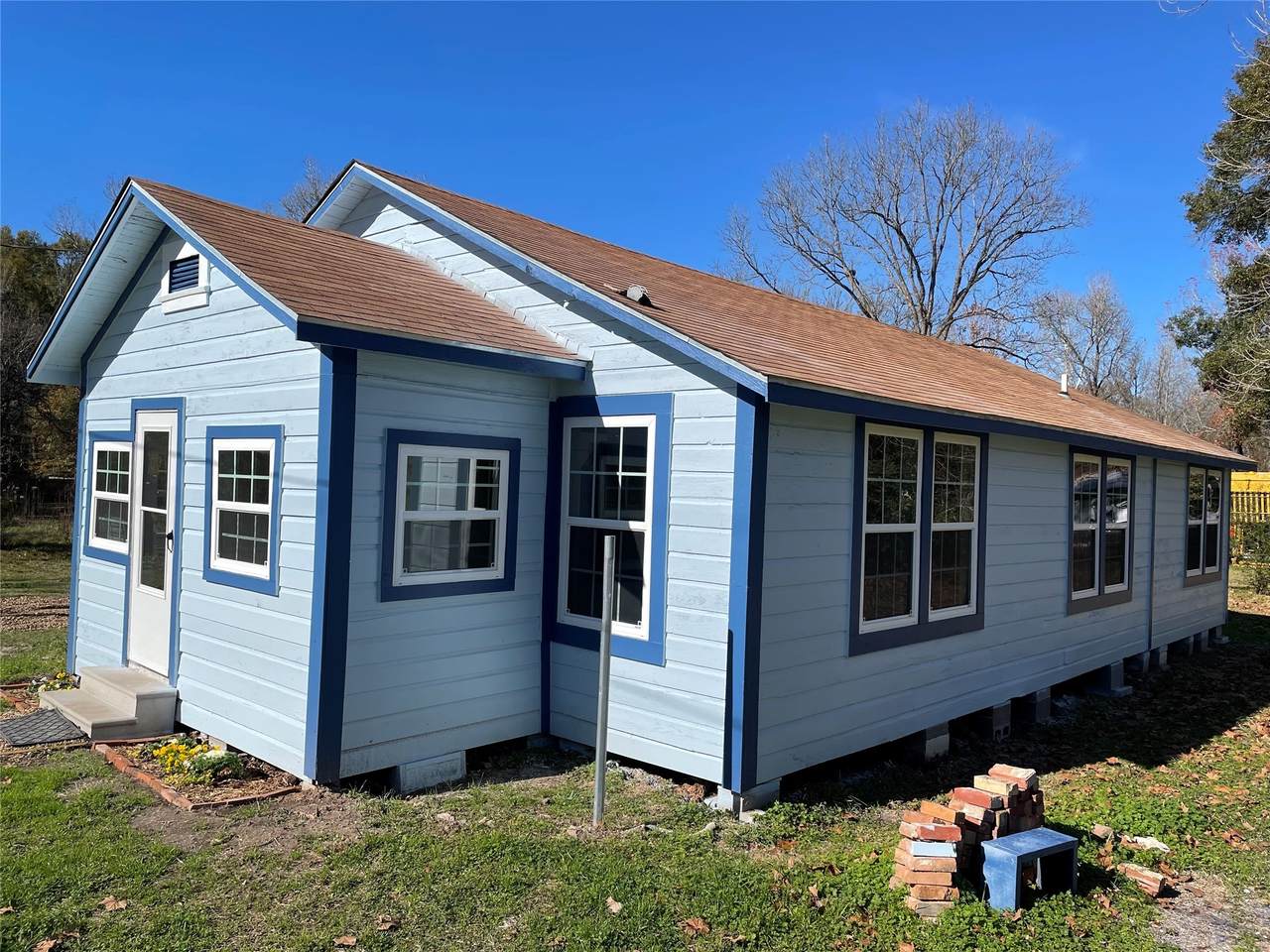 512 4th Street - Photo 1