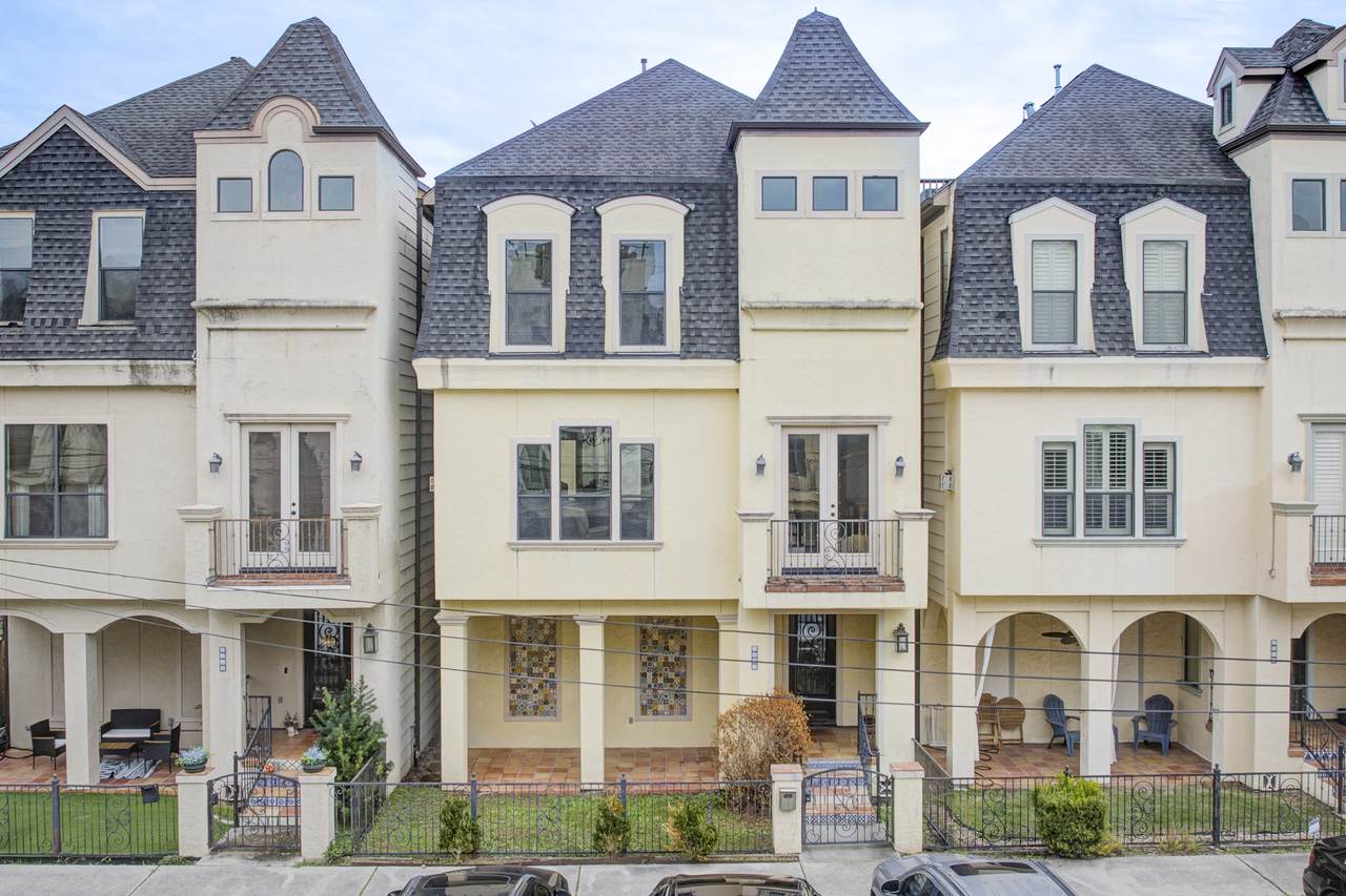 2308 Couch Street - Photo 1