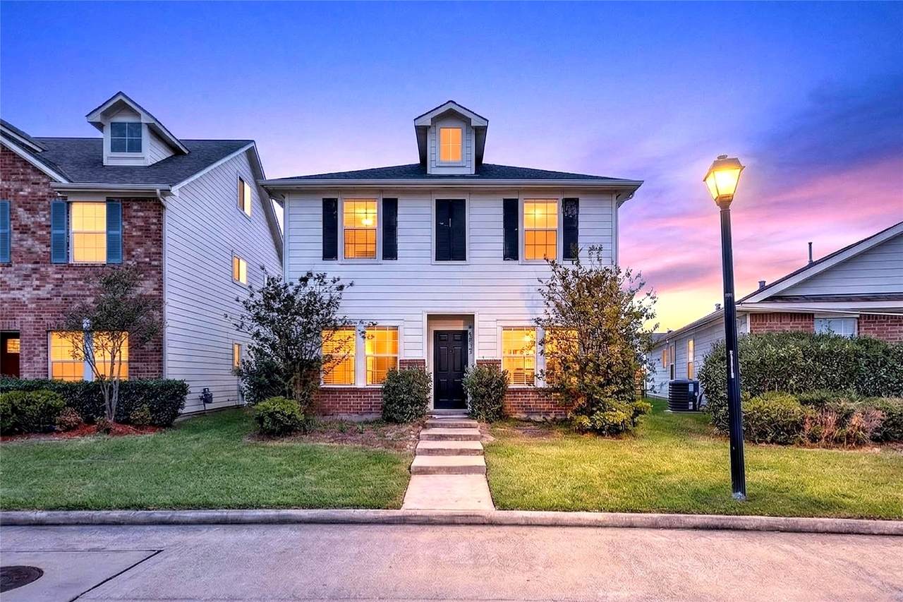 20747 Settlers Lake Circle - Photo 1