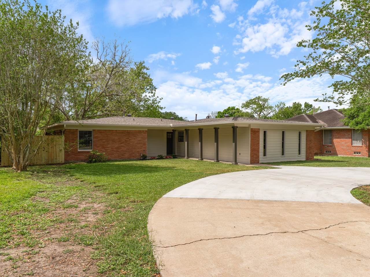 2502 Oak Drive - Photo 1