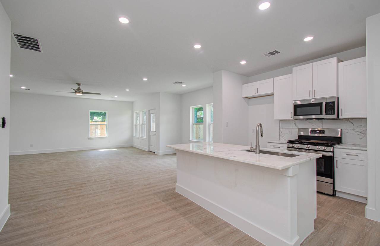 5011 Yellowstone Boulevard - Photo 1