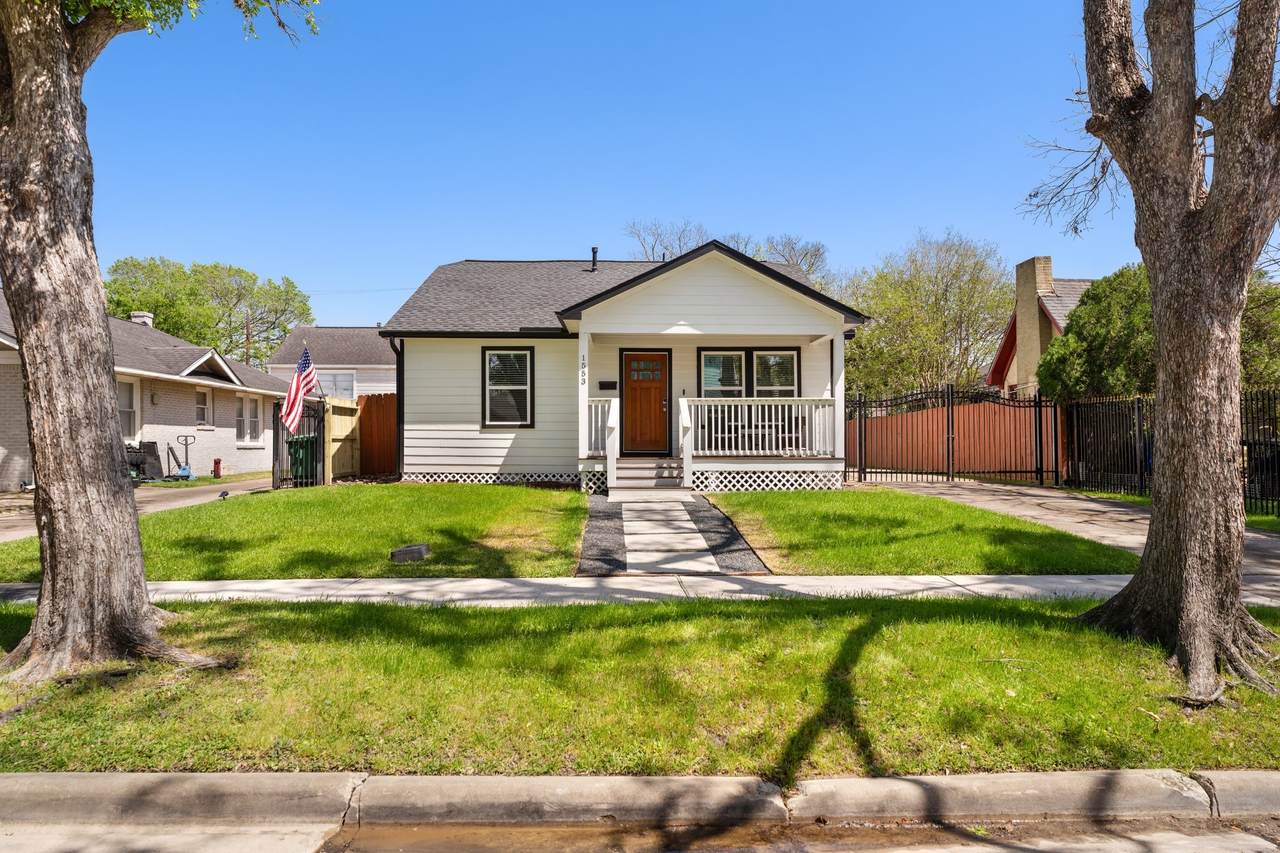 1553 Elliott Street - Photo 1