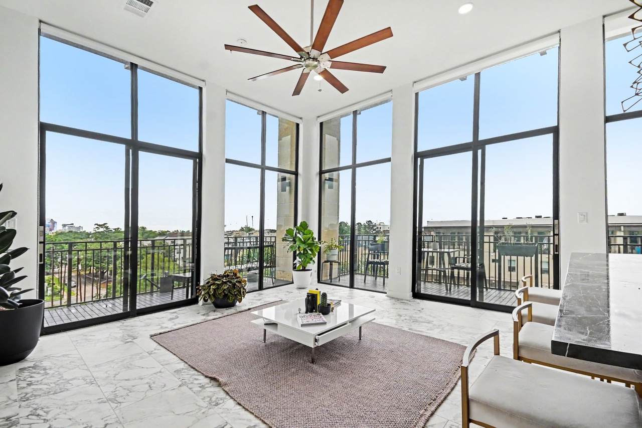 4820 Caroline Street - Photo 1