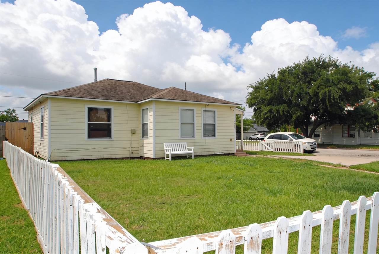 1231 7th Street - Photo 1