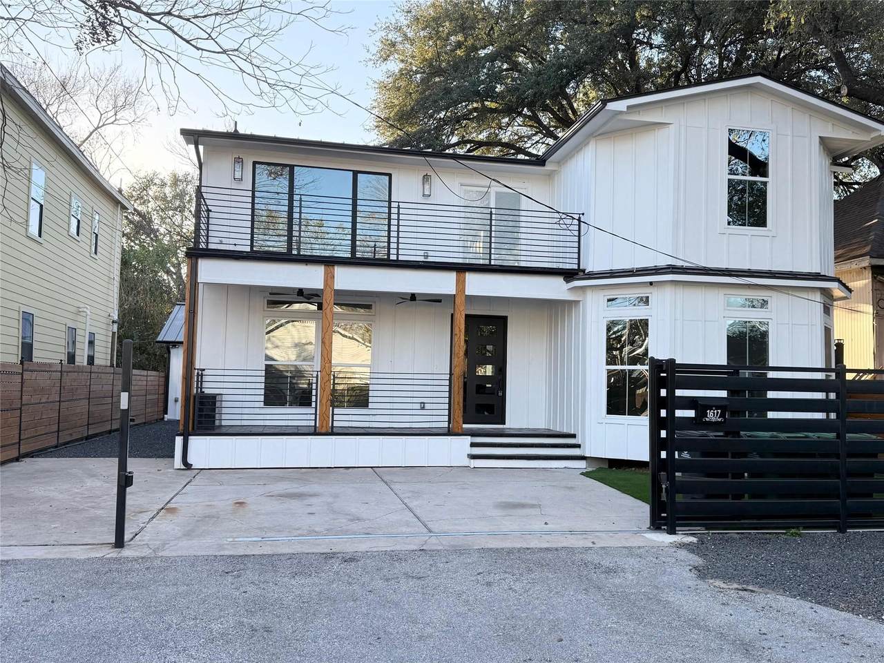 1617 Common Street - Photo 1