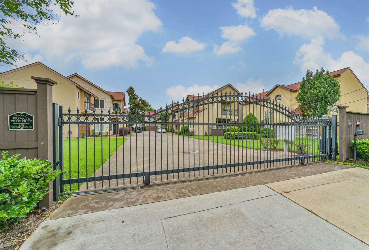11025 Robin Hood Court - Photo 1
