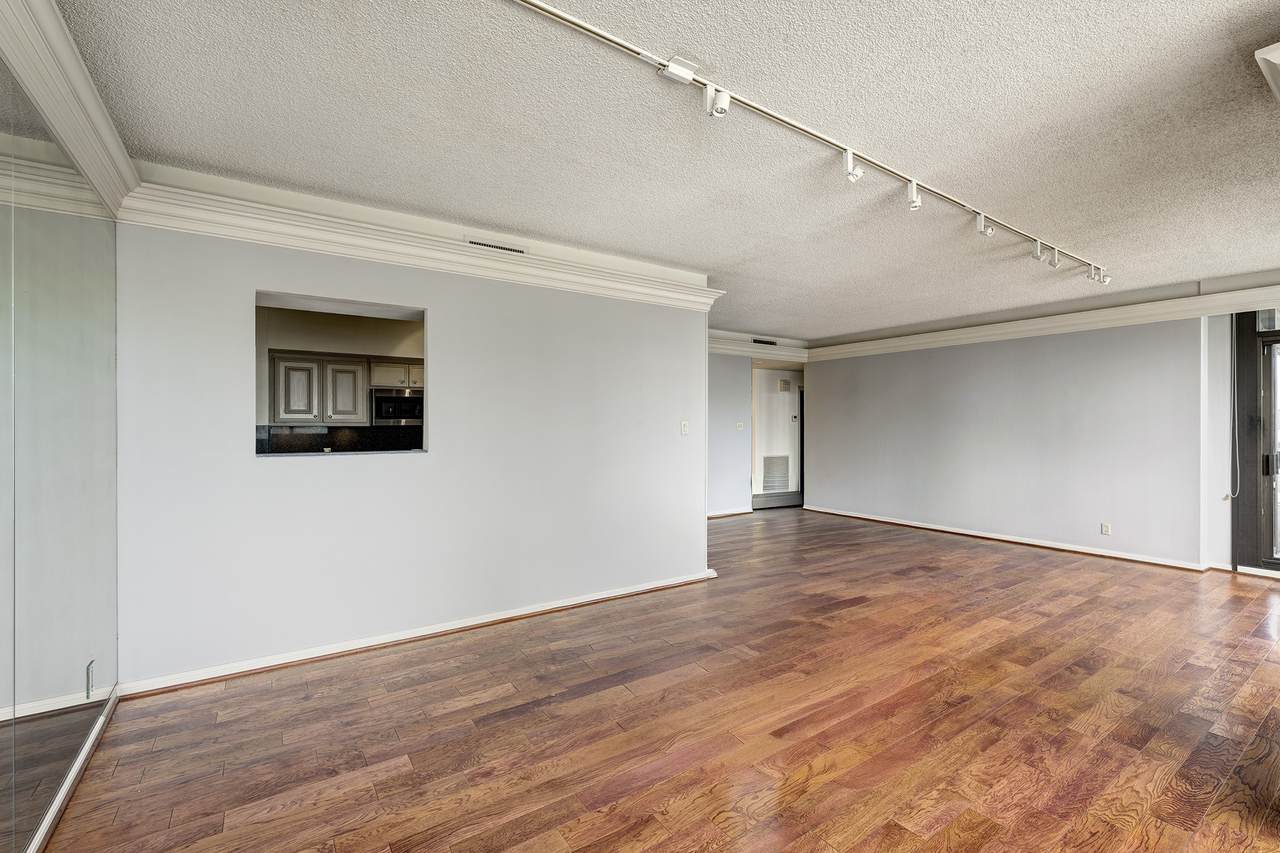 15 Greenway Plaza - Photo 1