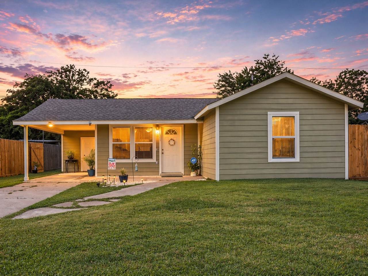 718 10th Street - Photo 1