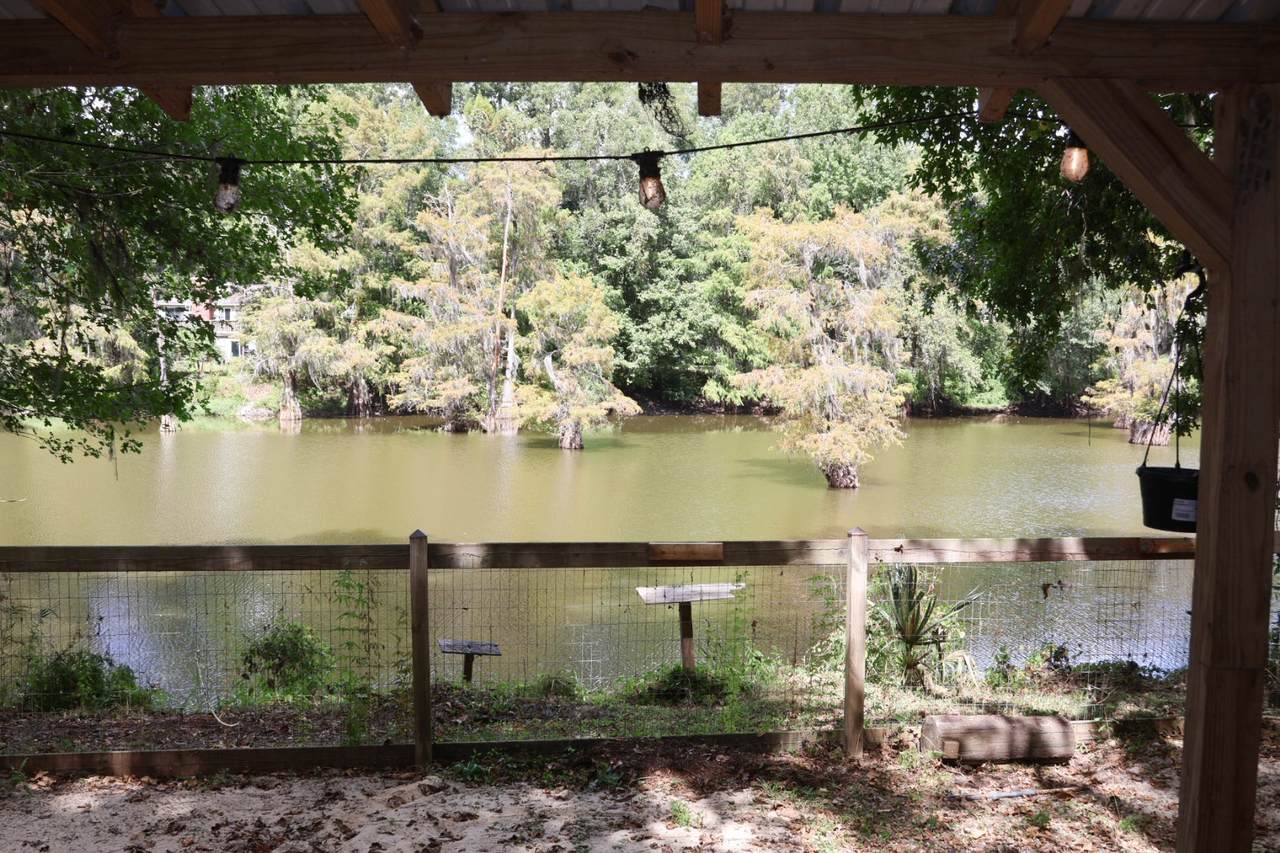 410 Lakeview Drive - Photo 1