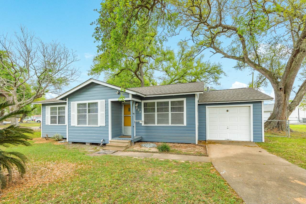 837 Pin Money Street - Photo 1