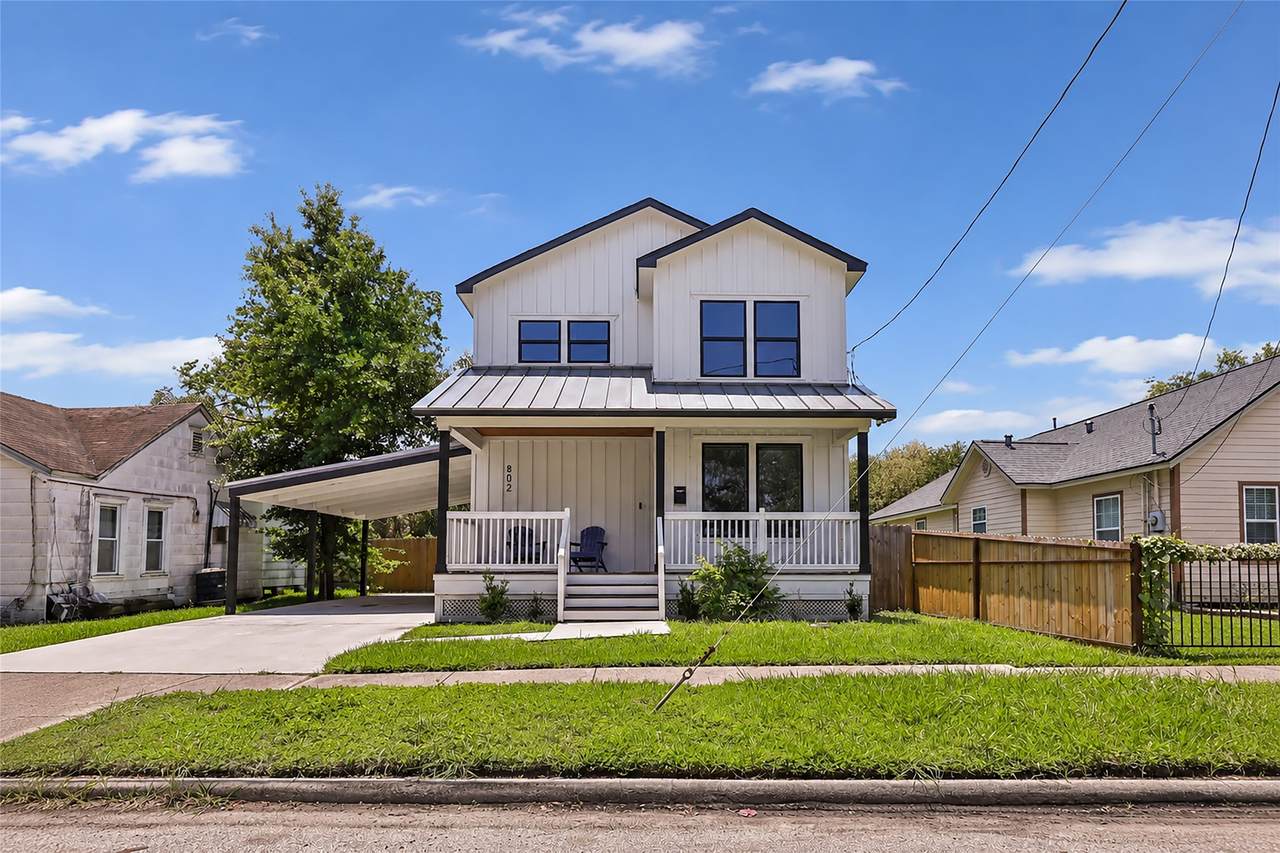 802 Thomas Avenue - Photo 1