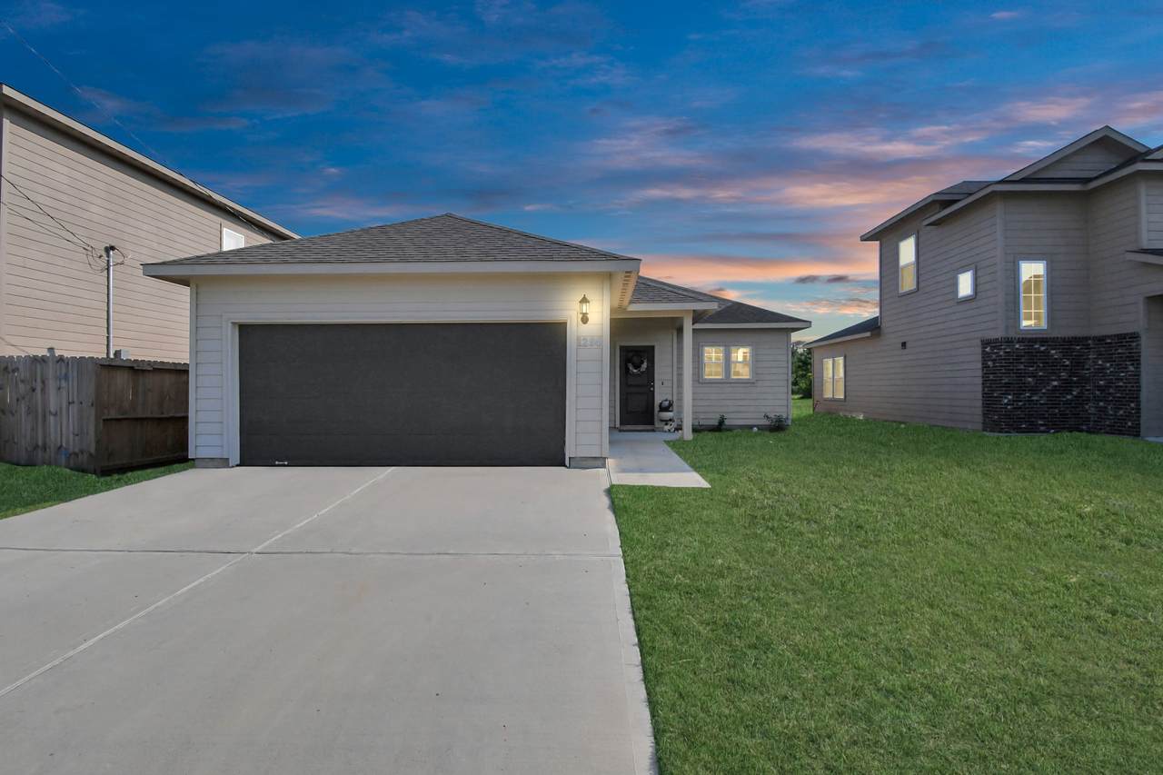 1294 Road 5102 - Photo 1