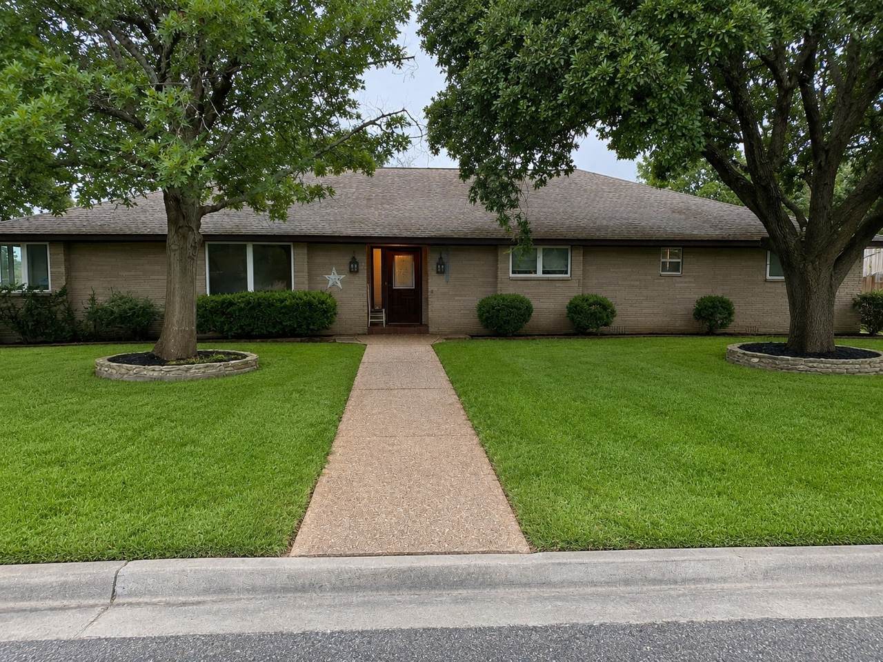 1188 Oak Street - Photo 1