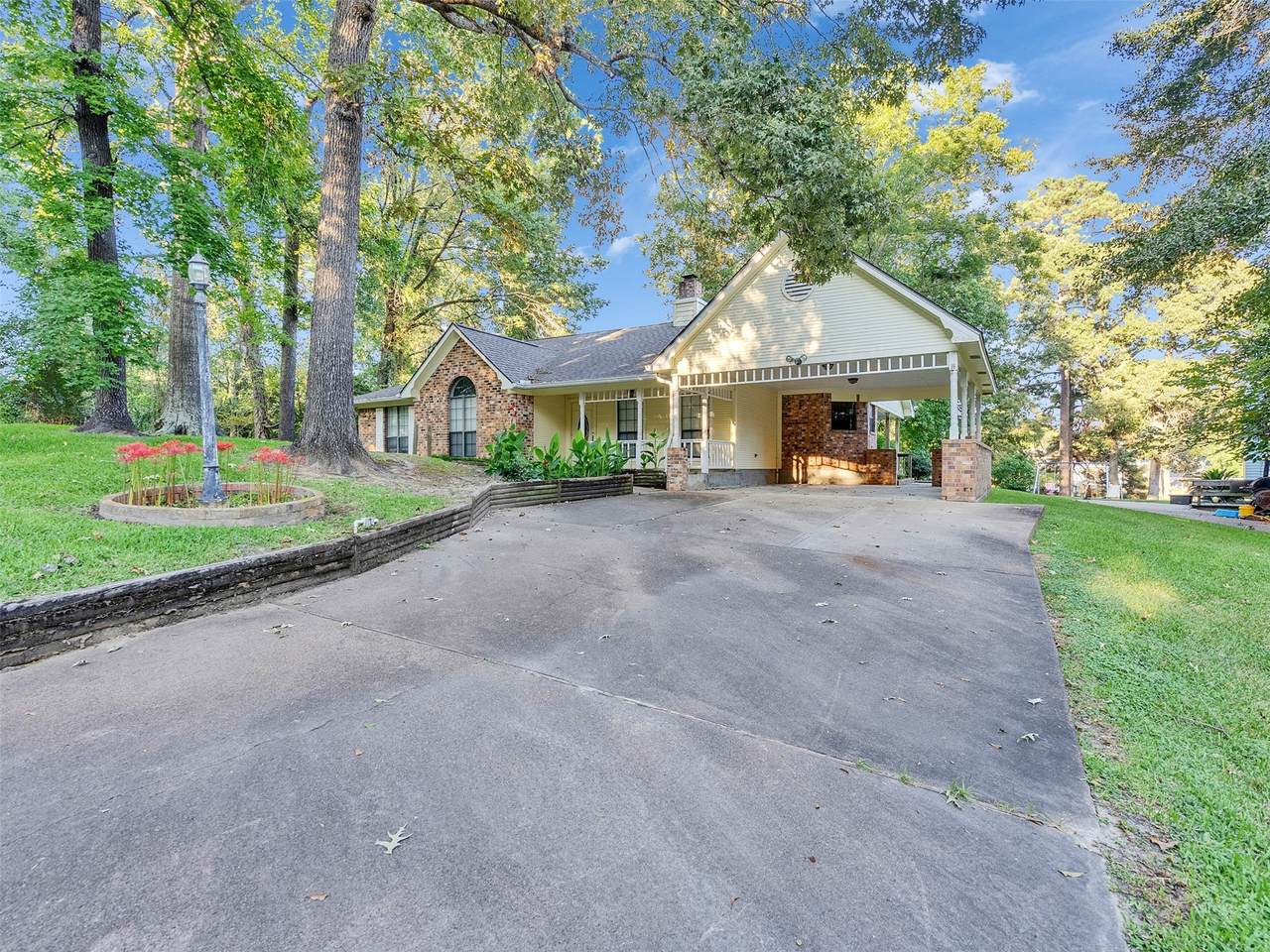 185 Lake Drive - Photo 1