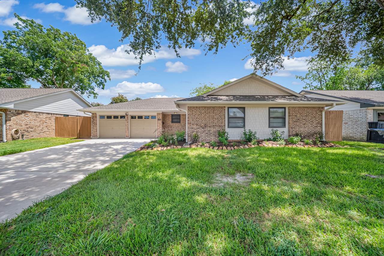 1113 Warren Street - Photo 1