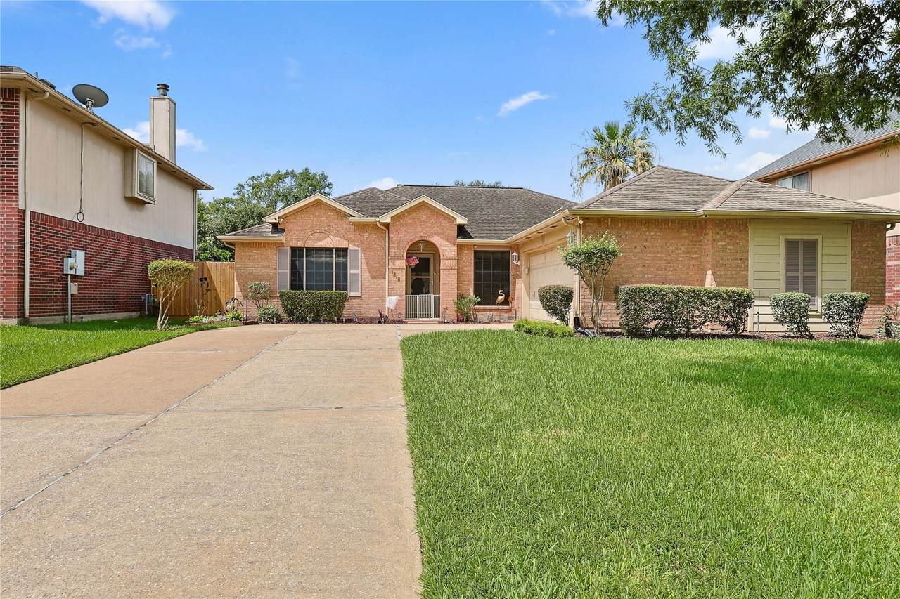 1818 Kemah Oaks Drive - Photo 1