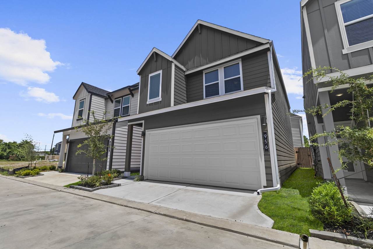956 Green Vines Lane - Photo 1