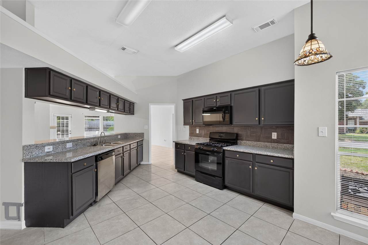 19635 Vernier Woods Lane - Photo 1