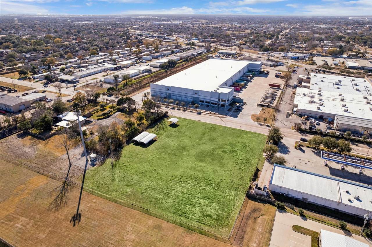 4205 Pasadena Boulevard - Photo 1