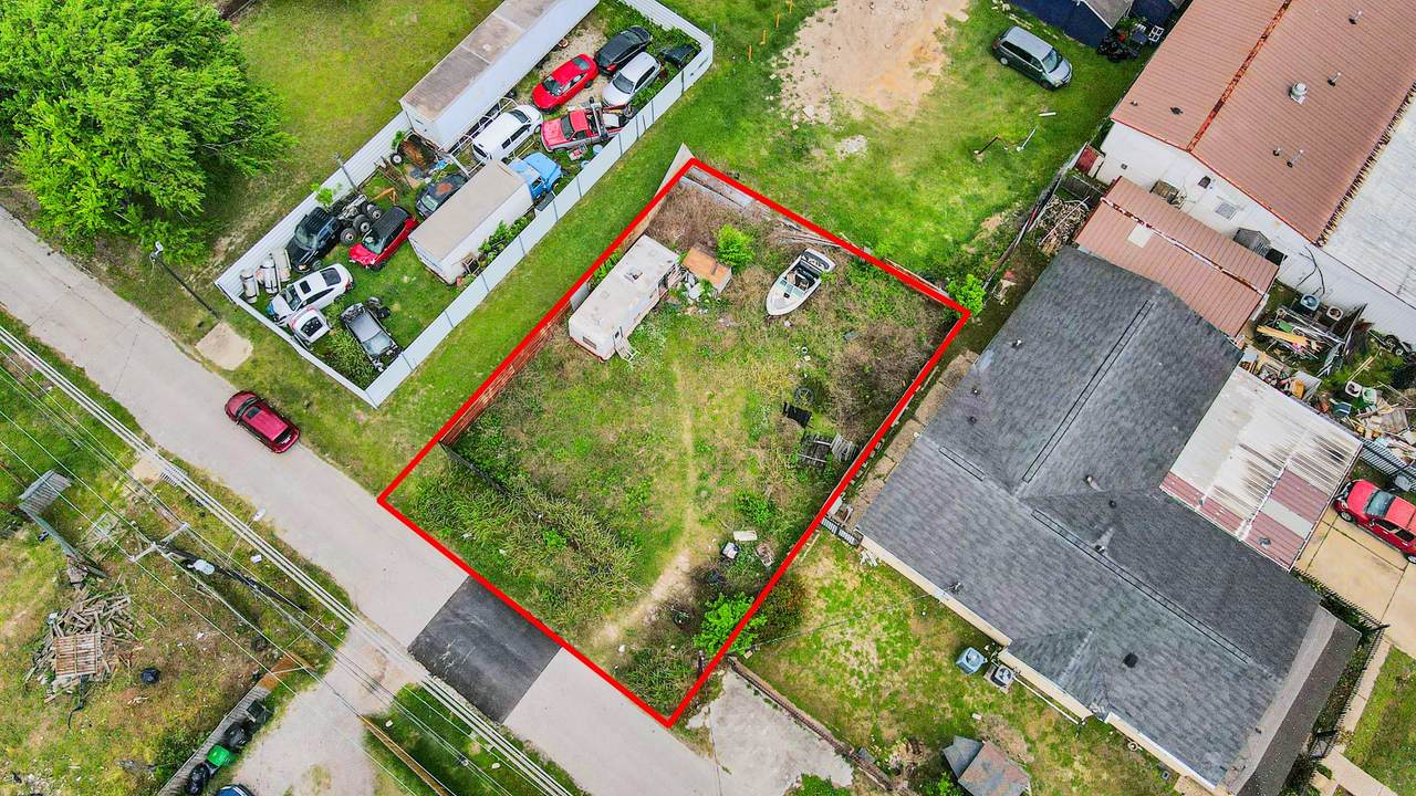 8617 Gibbons Street - Photo 1