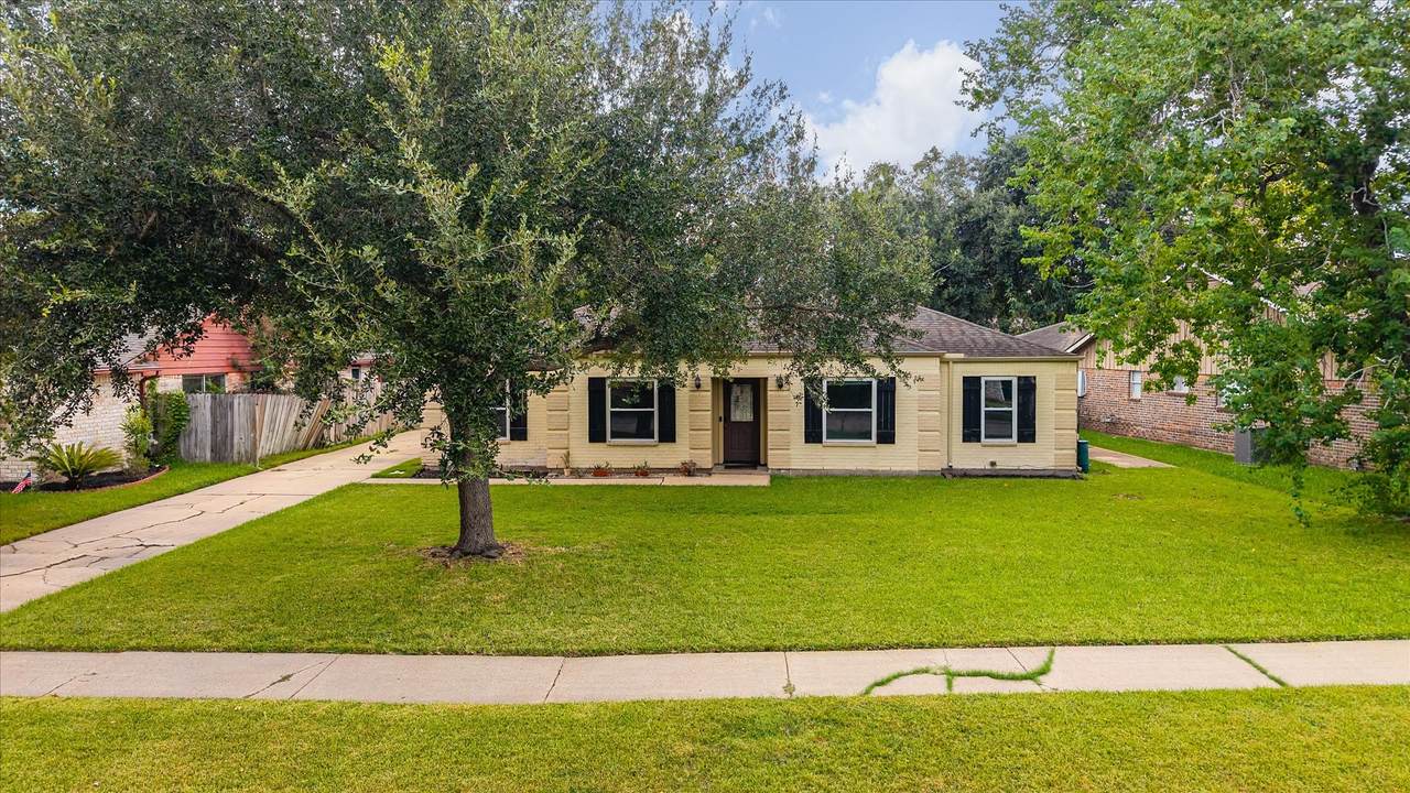 15811 Wandering Trail - Photo 1