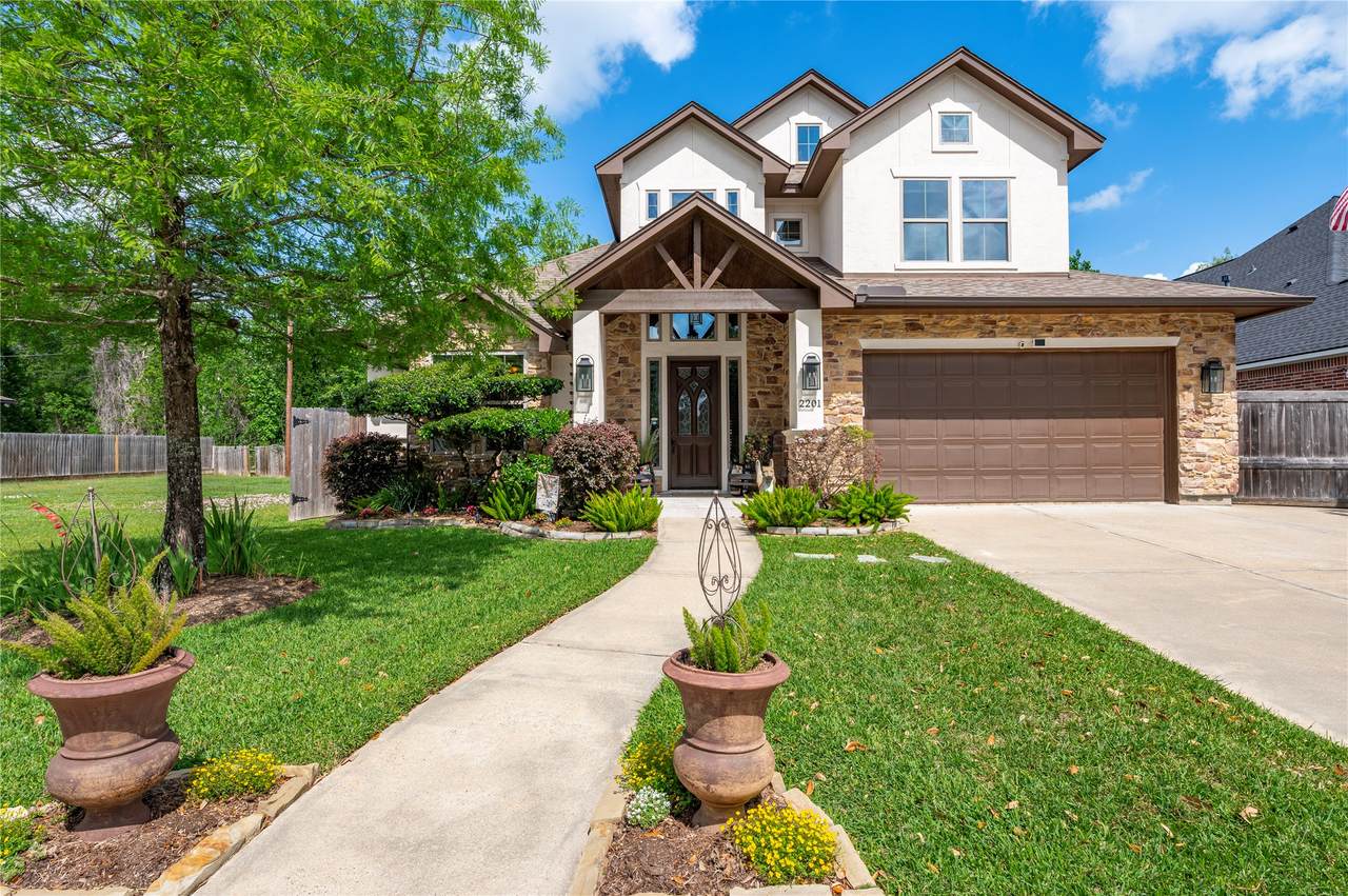 2201 Water Way - Photo 1
