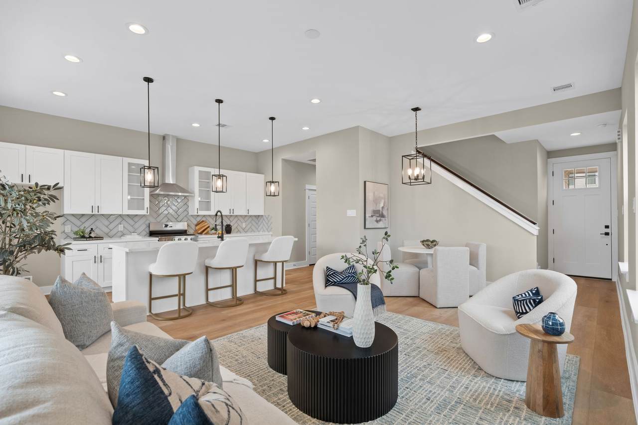 2210 Mansfield - Photo 1