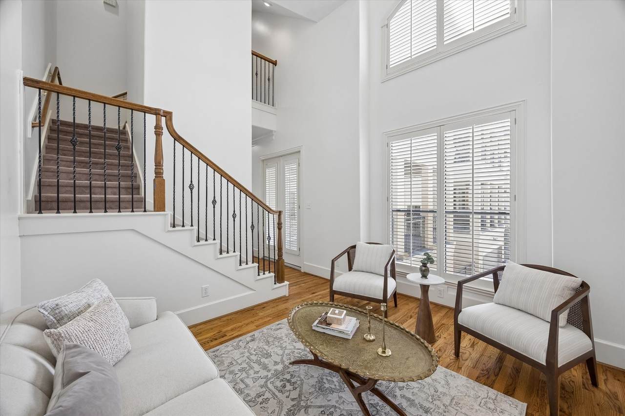 622 Knox Street - Photo 1
