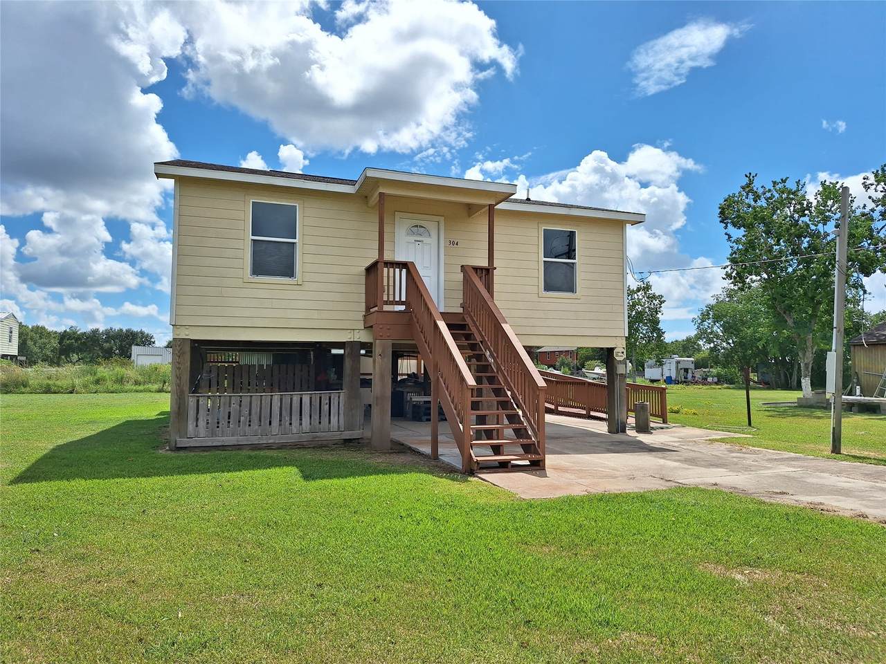 304 Bayside Drive - Photo 1