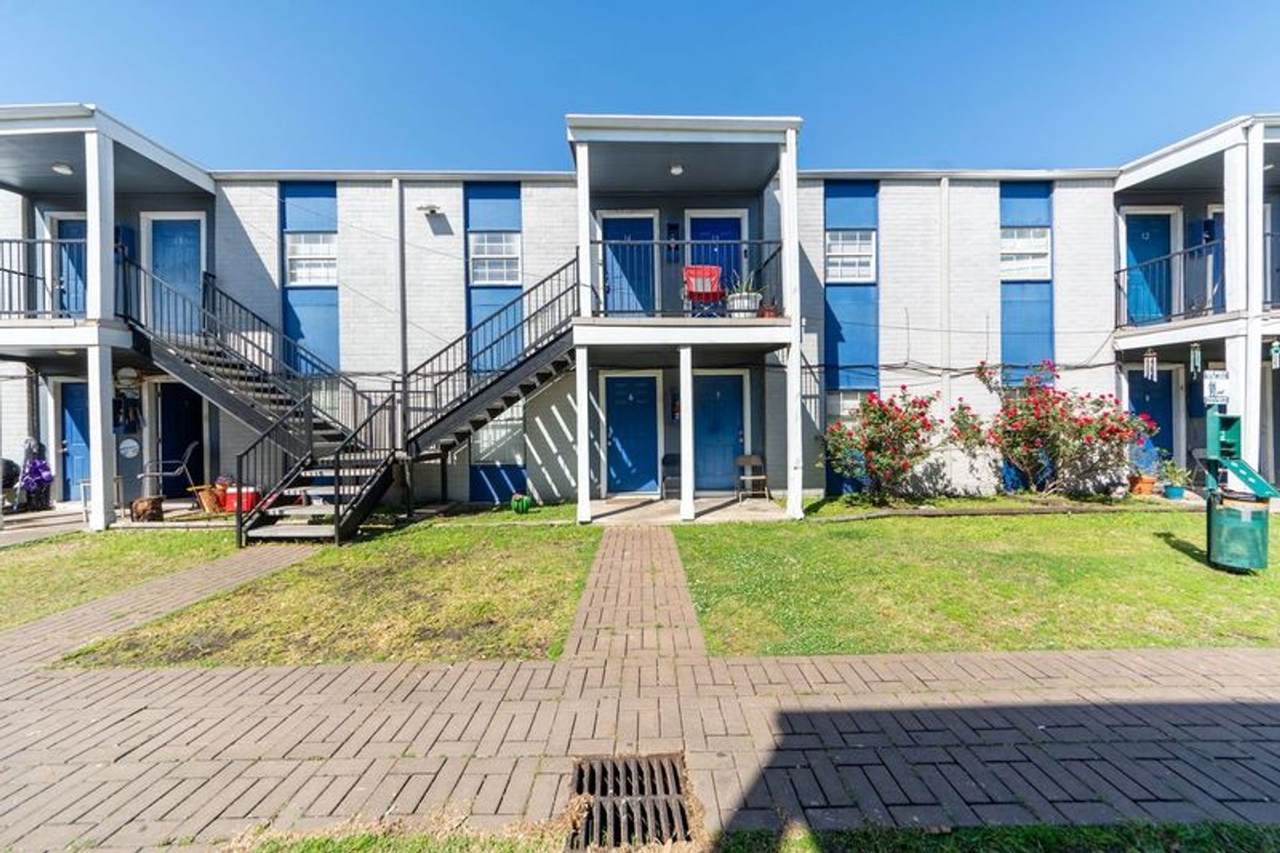 1800 Wayside Street - Photo 1