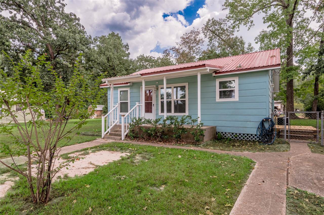 145 Pine Hollow Lane - Photo 1