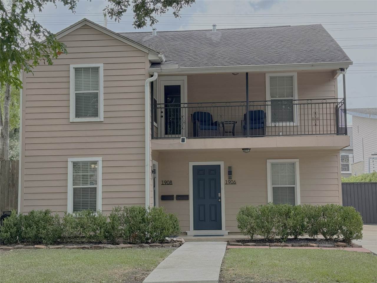 1906 Banks Street - Photo 1