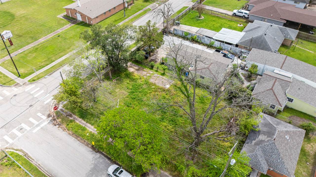 4921 Wipprecht Street - Photo 1