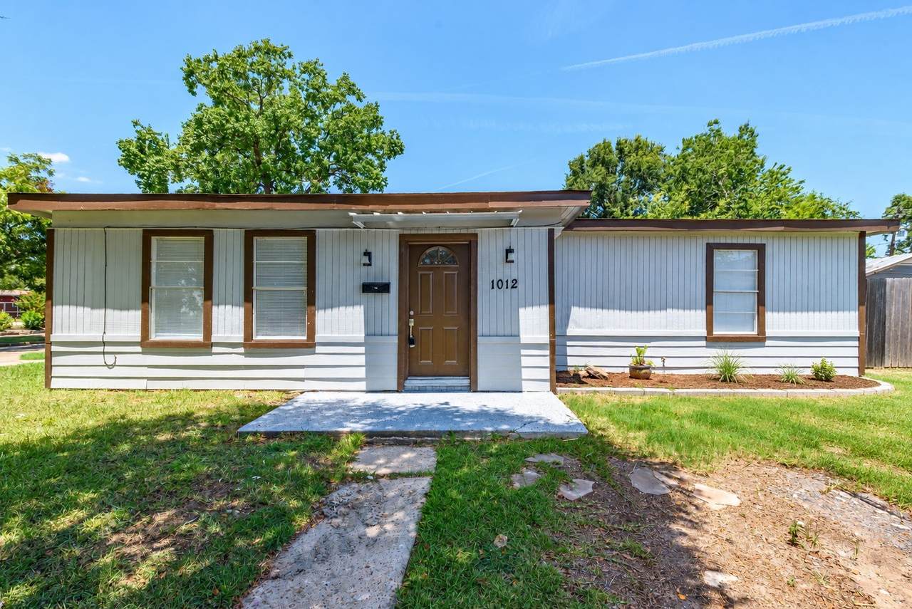 1012 Hart Avenue - Photo 1
